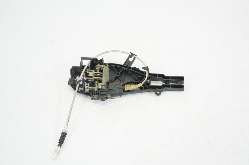 Rear door exterior handle/bracket (5)