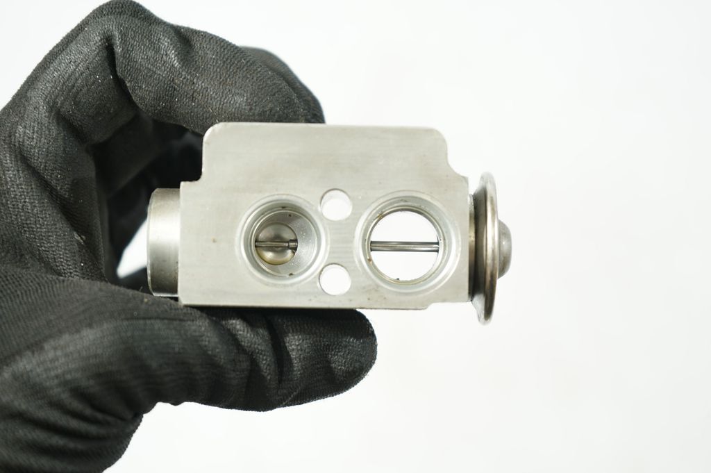 Air conditioning (A/C) expansion valve (8)