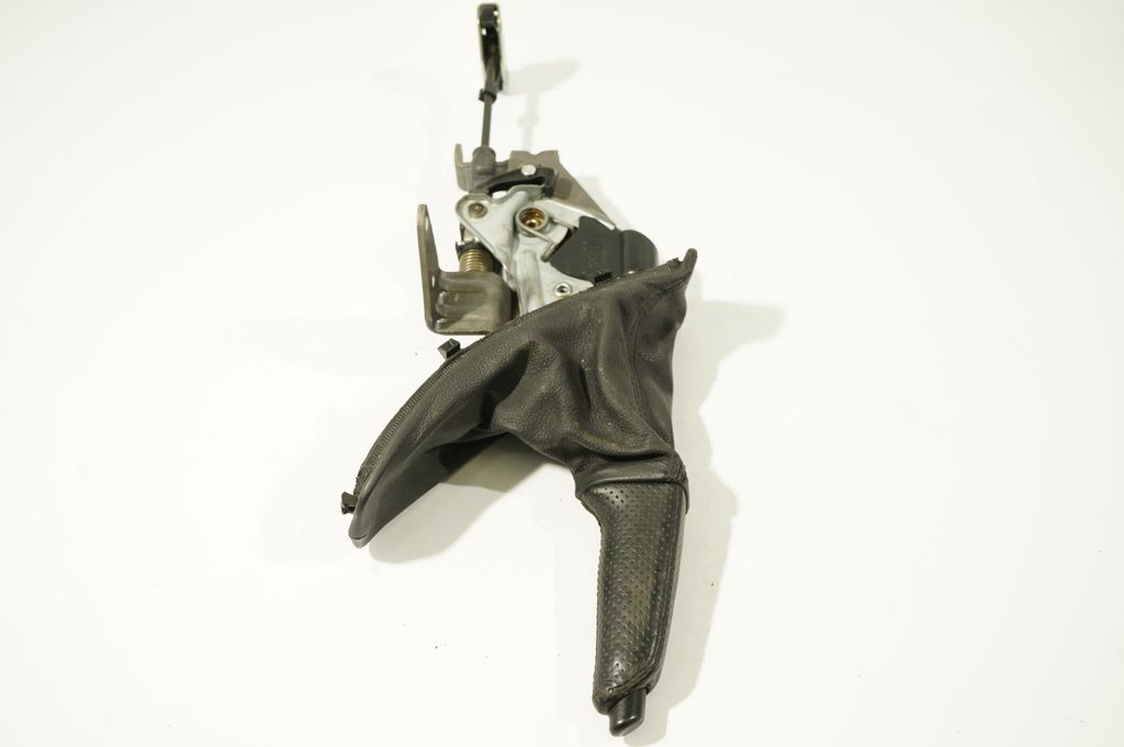 Handbrake/parking brake lever assembly