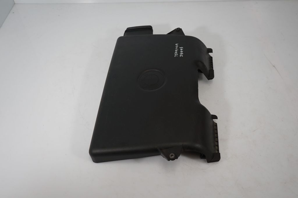 Engine cover (trim) (4)