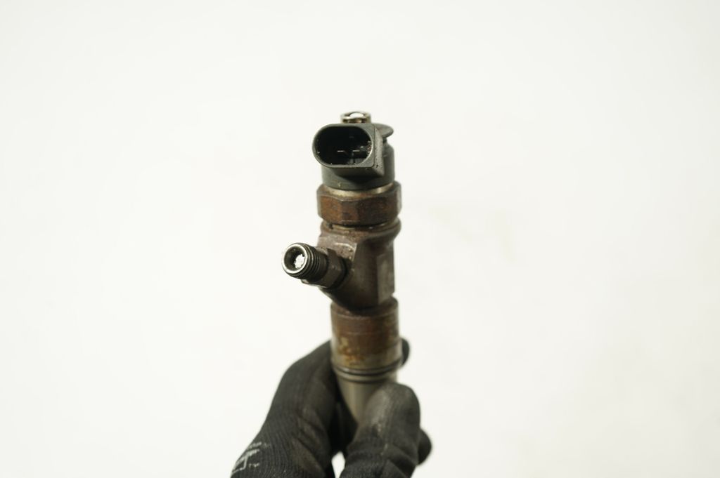 Fuel injector (6)