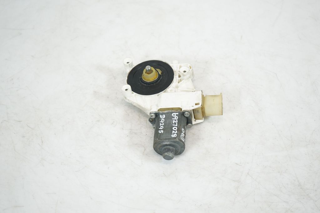 Front door window regulator with motor (2)