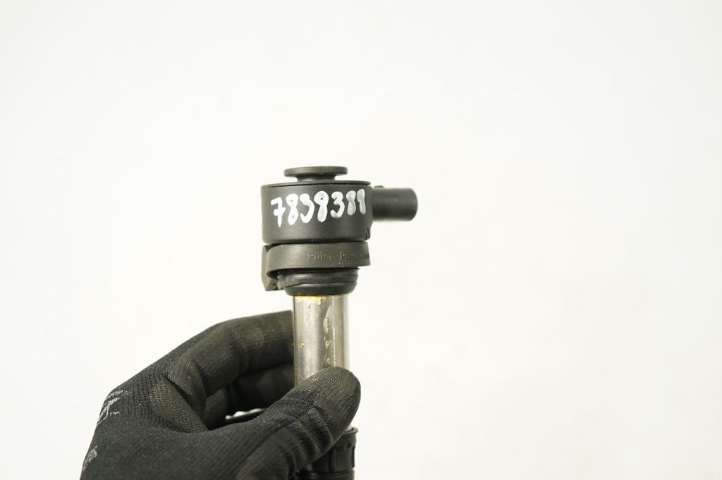 High voltage ignition coil (8)