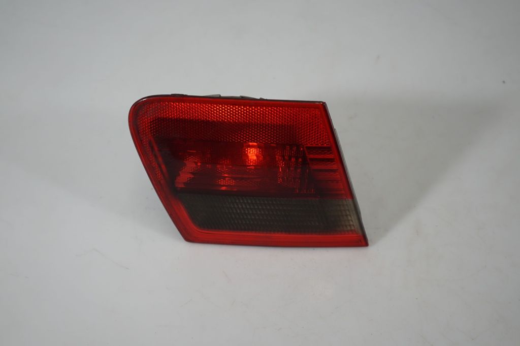 Tailgate rear/tail lights (3)