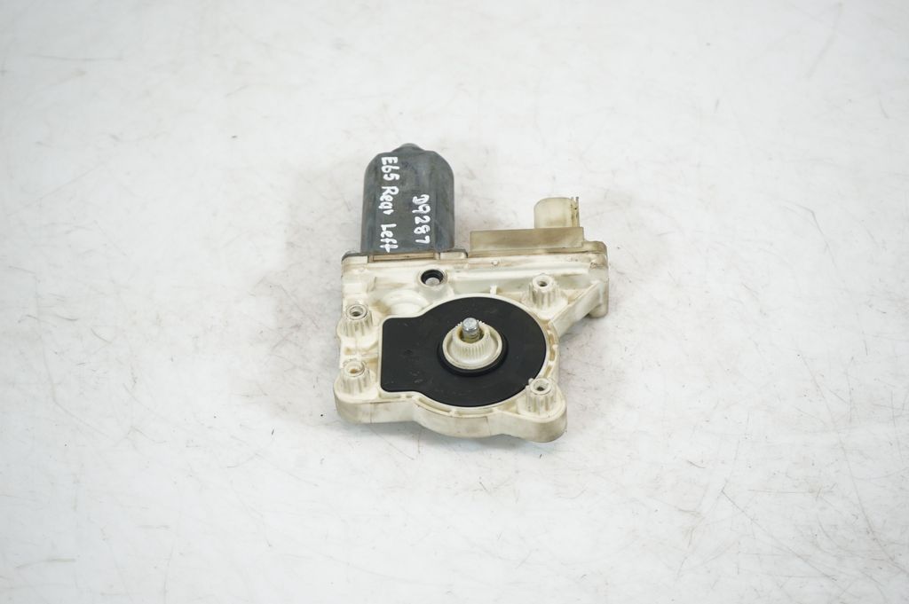 Rear door window regulator with motor (2)