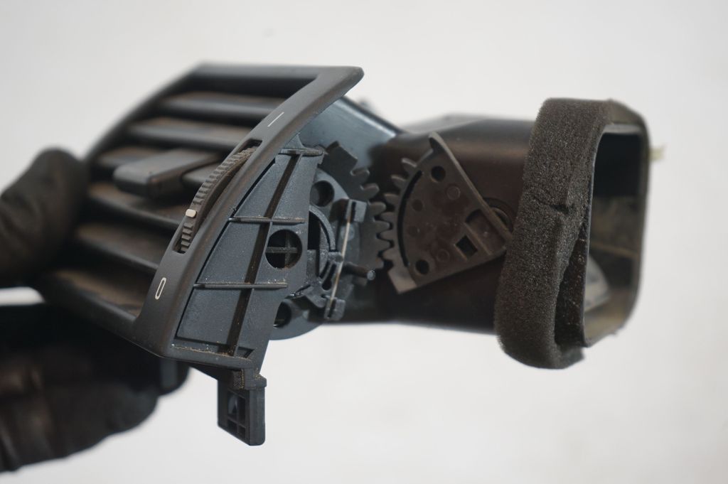 Dashboard side air vent grill/cover trim (6)