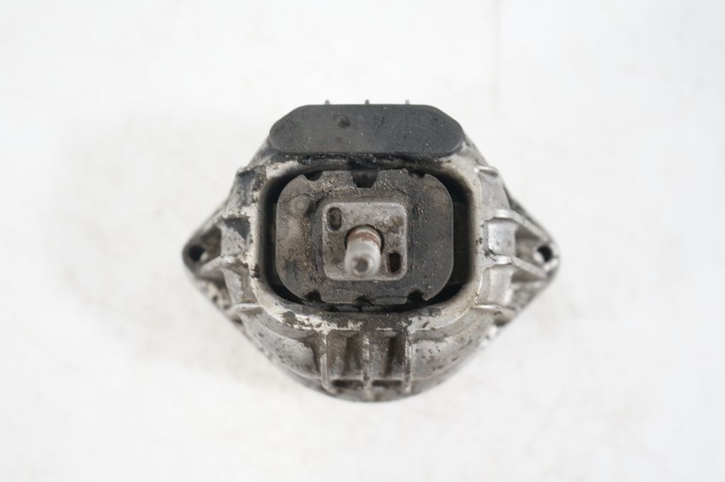 Engine mount bracket (7)