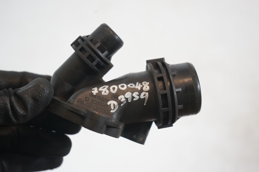 Engine coolant pipe/hose (8)