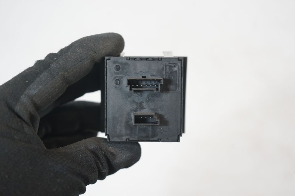 Hazard light switch (7)