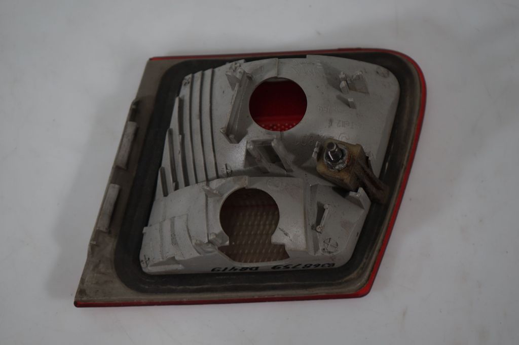 Tailgate rear/tail lights (7)