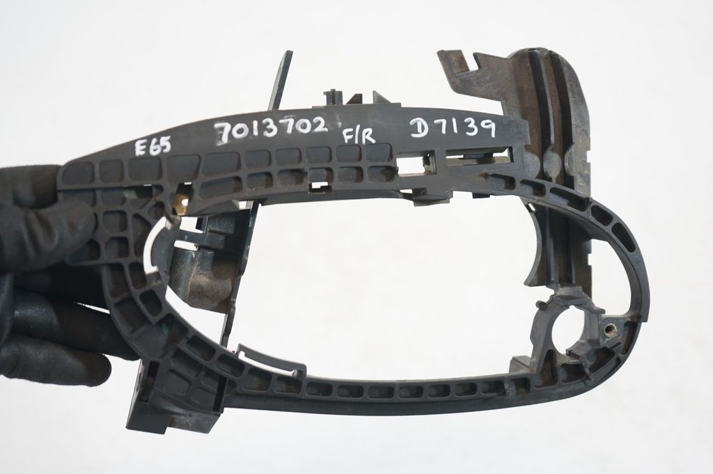 Front door exterior handle/bracket (7)