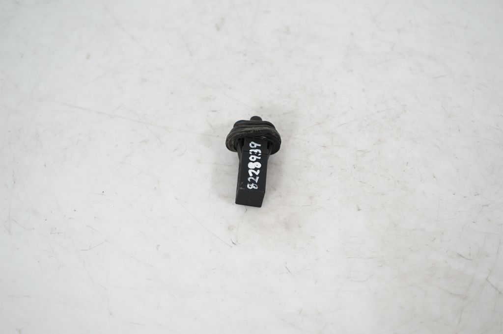 Fuel tank cap lock (4)