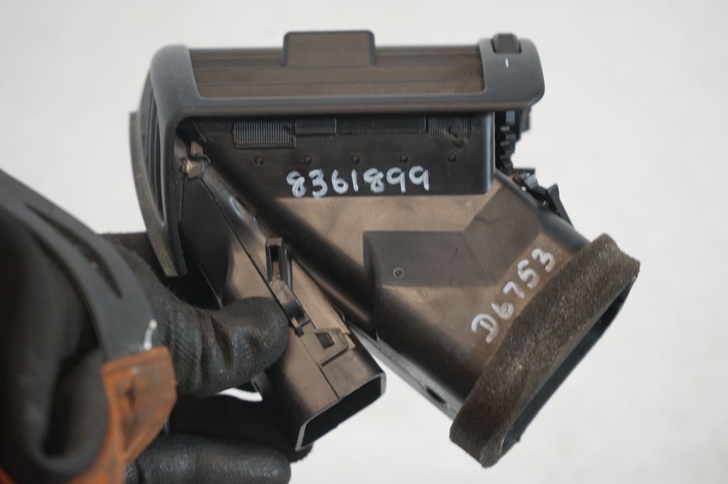 Dashboard side air vent grill/cover trim (8)