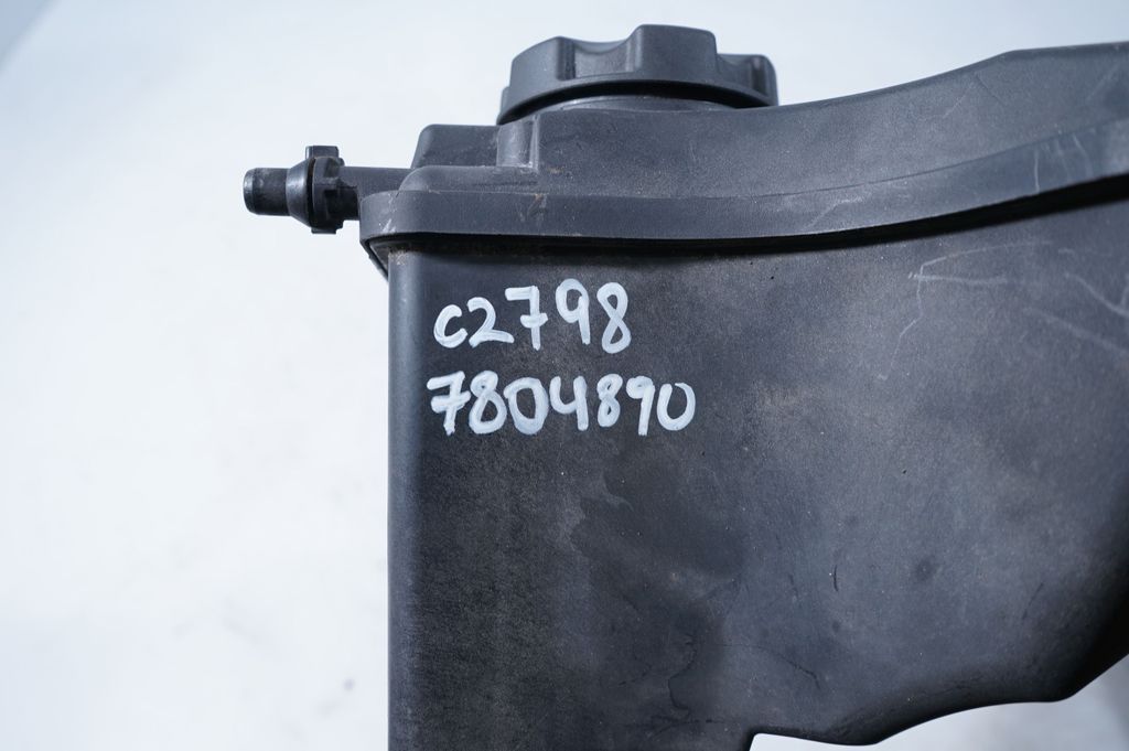 Coolant expansion tank/reservoir (7)