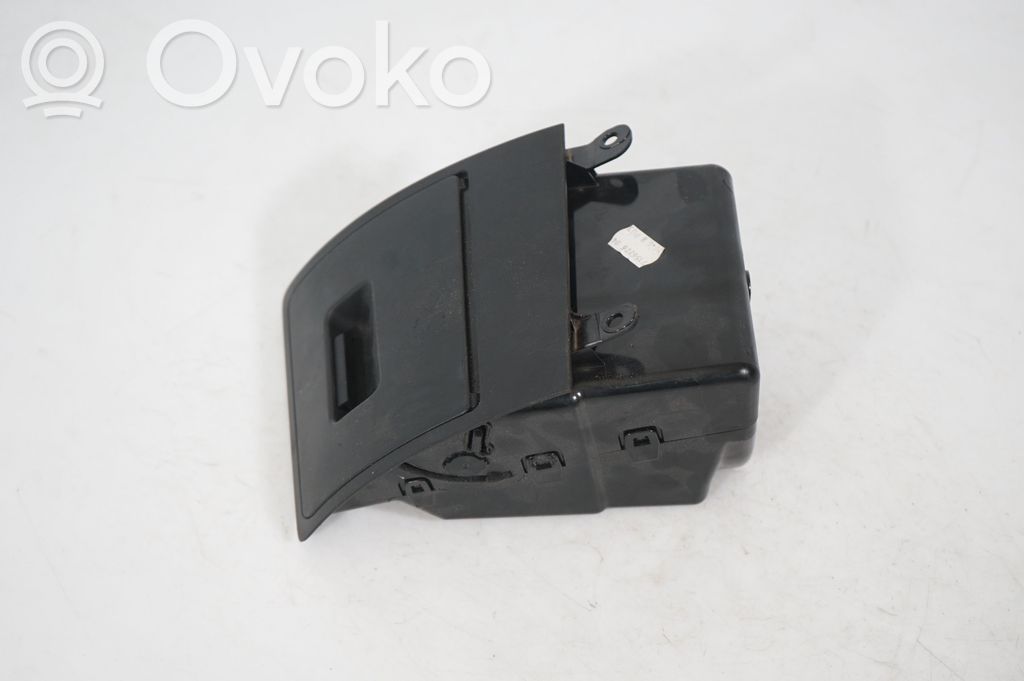 Glove box (2)