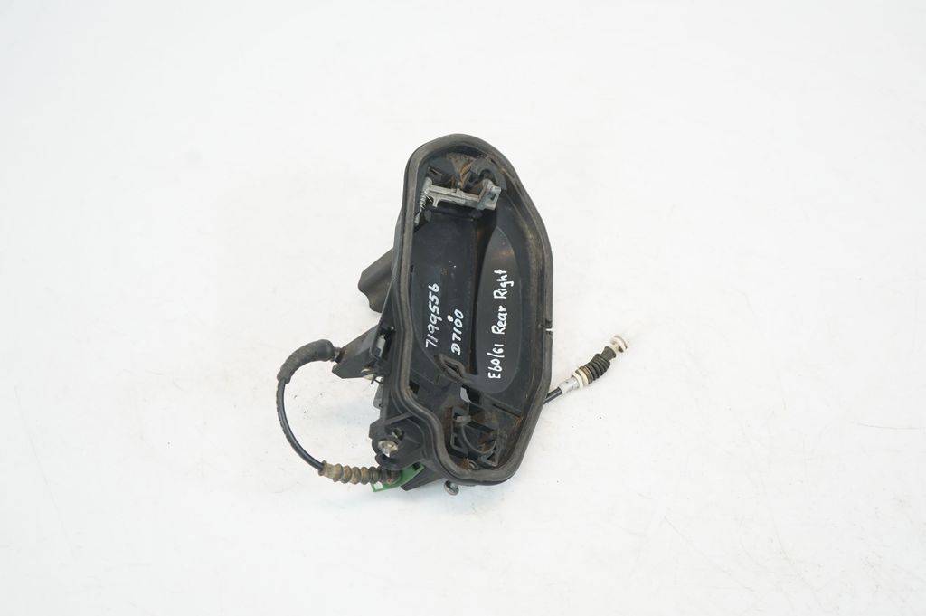 Rear door exterior handle/bracket (4)