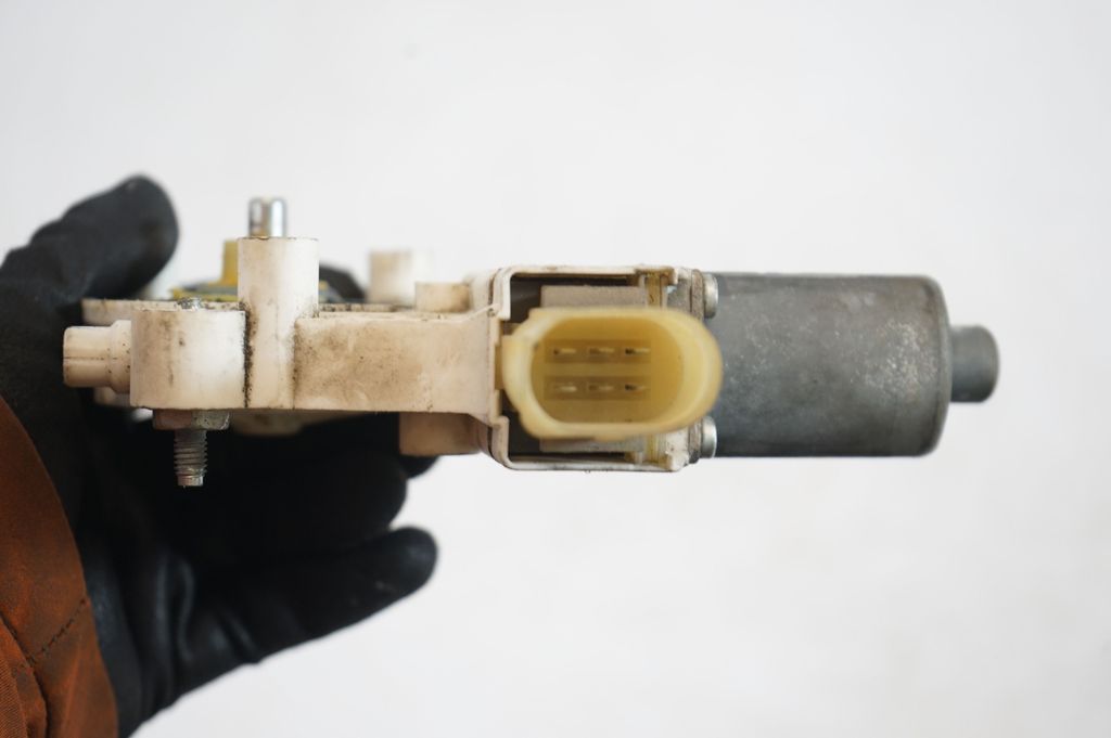 Front door window regulator with motor (6)