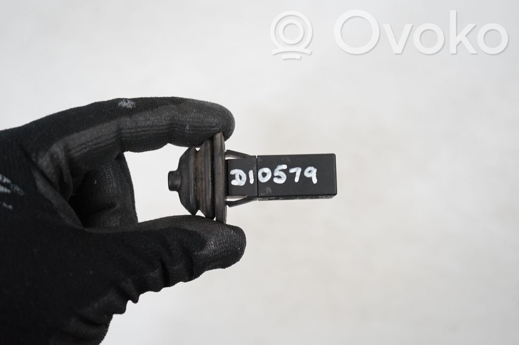 Fuel tank cap lock (7)