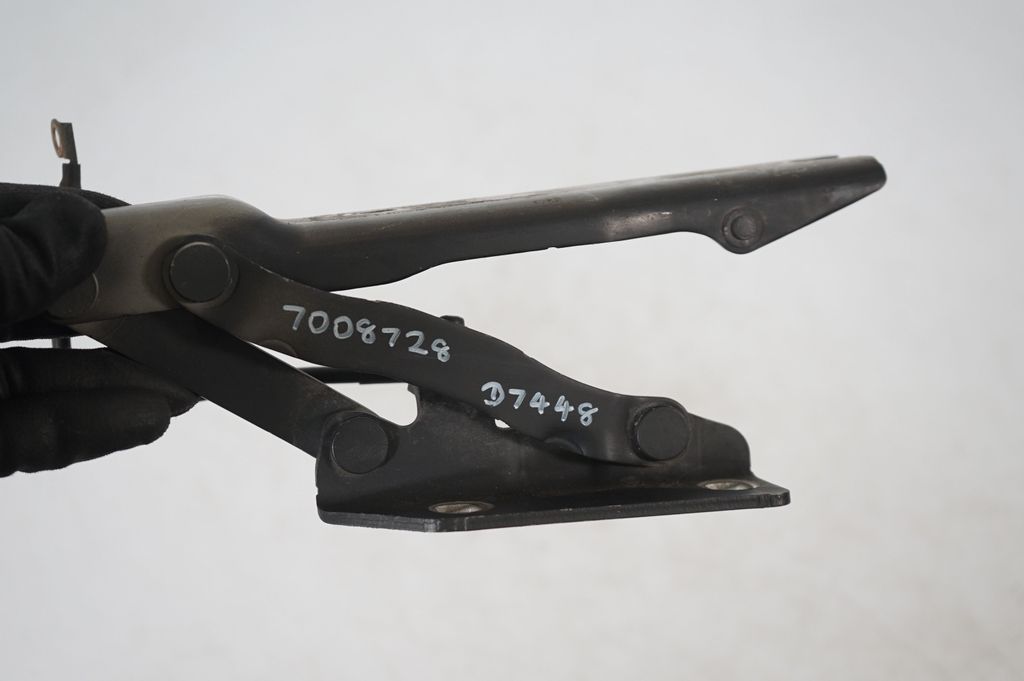 Engine bonnet/hood hinges (7)