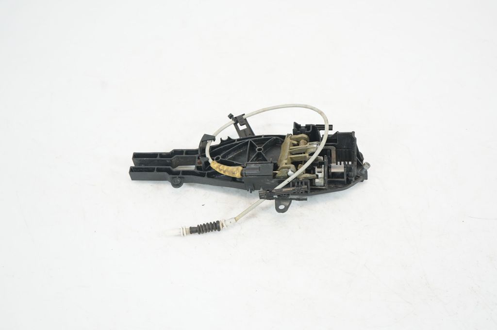 Rear door exterior handle/bracket (5)