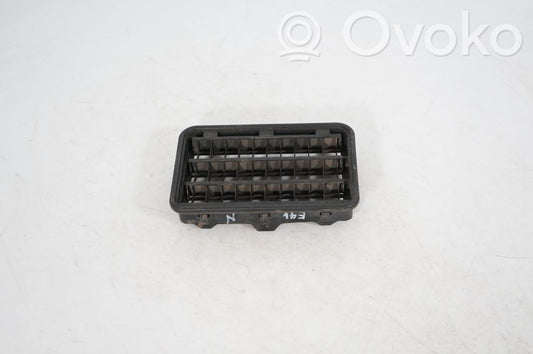 Quarter panel pressure vent