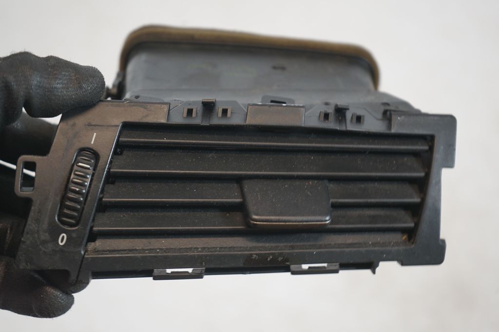 Dashboard side air vent grill/cover trim (7)