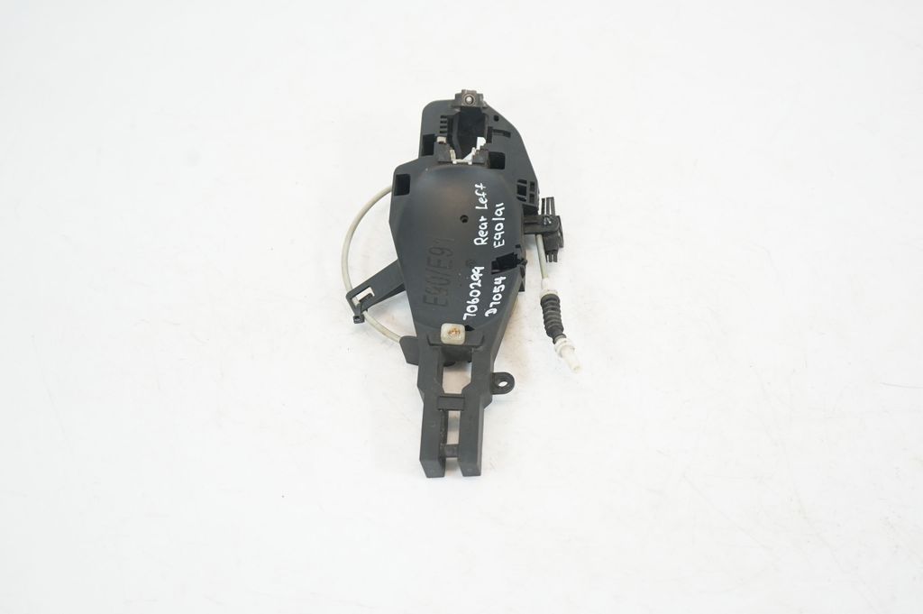 Rear door exterior handle/bracket (4)