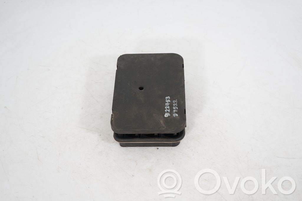 Quarter panel pressure vent (4)