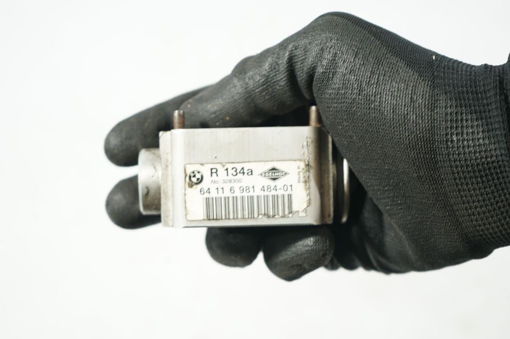 Air conditioning (A/C) expansion valve (11)