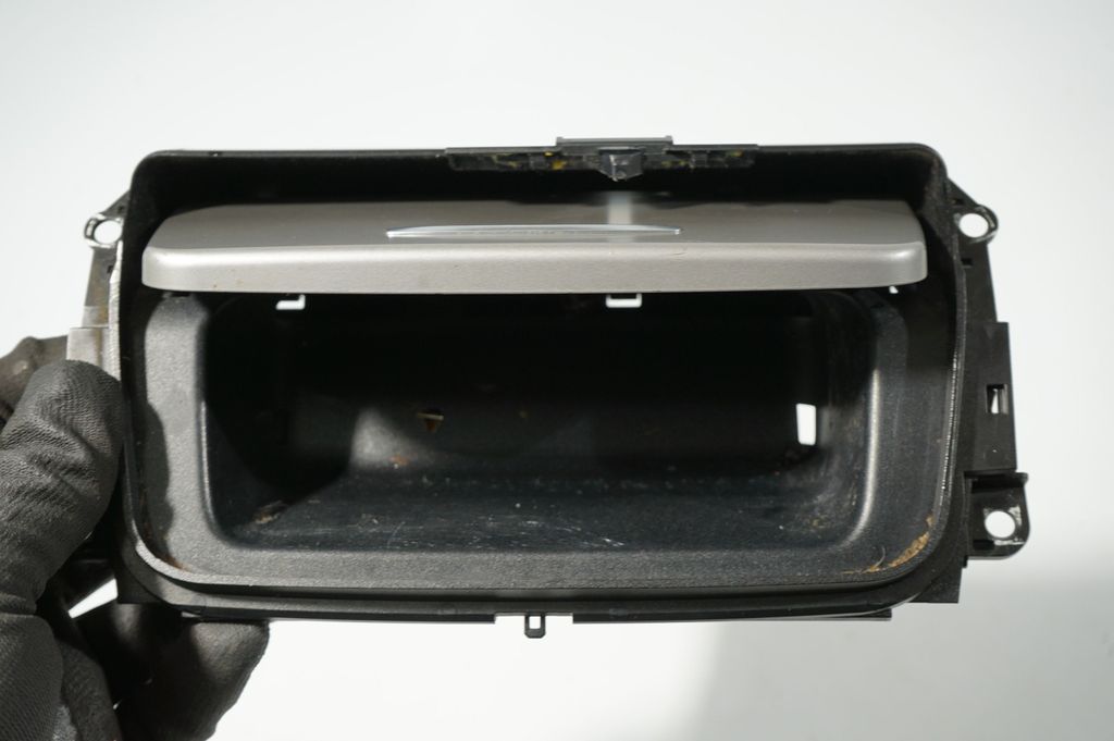Dashboard glove box trim (7)