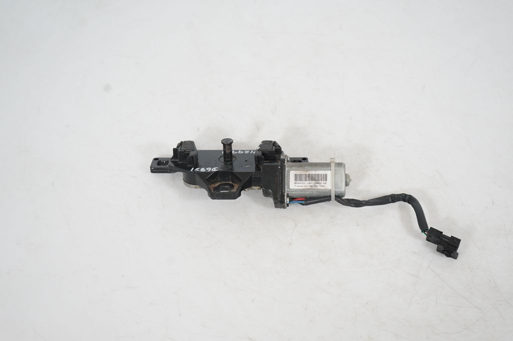 Tailgate/trunk/boot lift motor (3)