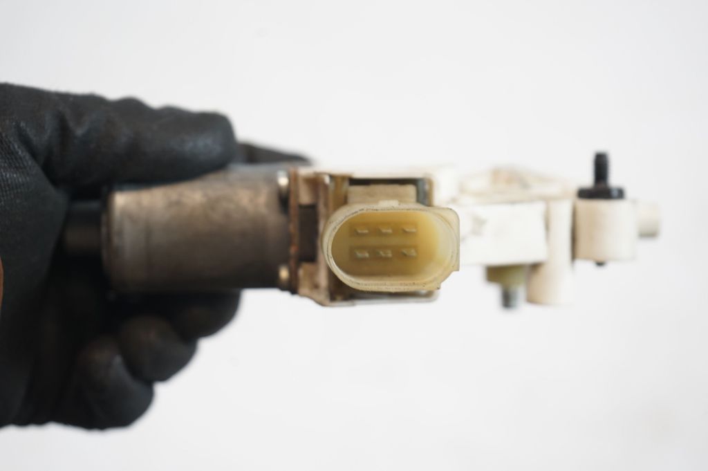 Front door window regulator with motor (6)