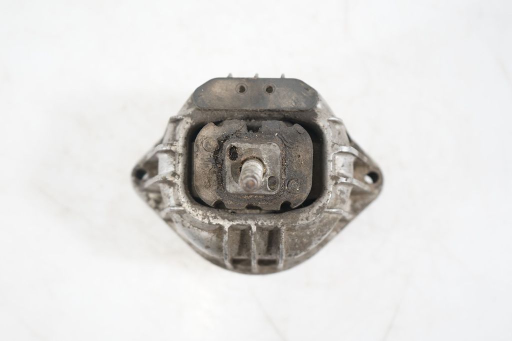 Engine mount bracket (7)