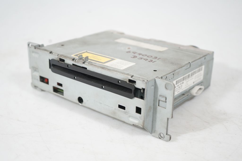 Radio/CD/DVD/GPS head unit (6)