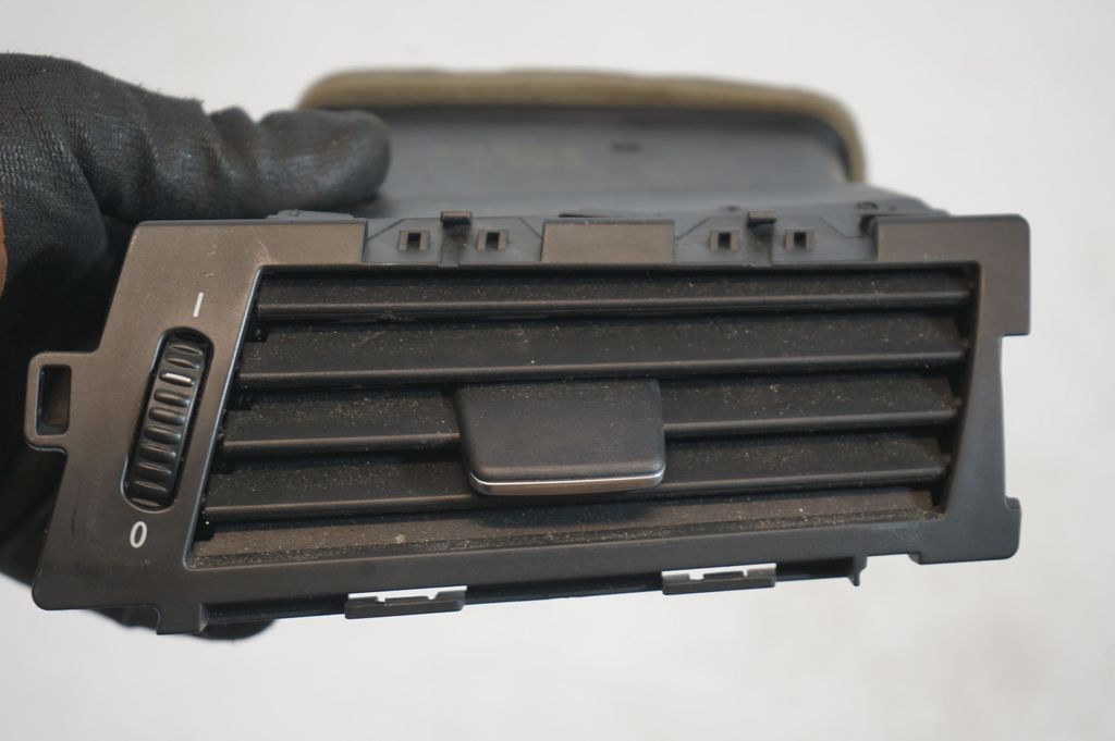 Dashboard side air vent grill/cover trim (6)