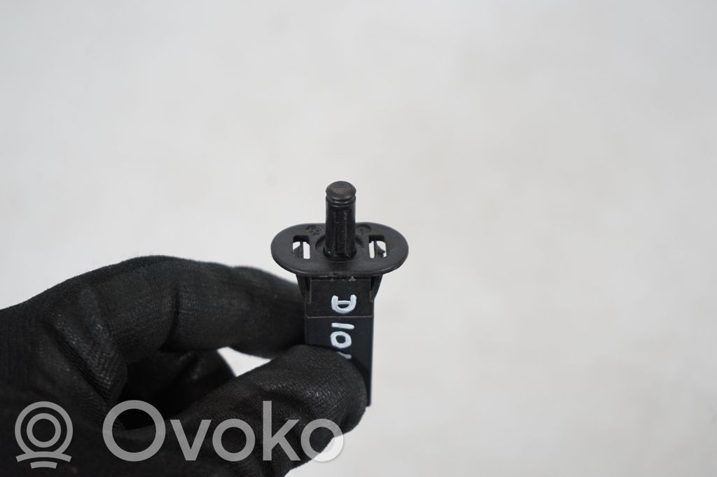 Fuel tank cap lock (5)