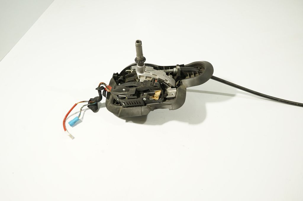 Gear shifter/selector (9)
