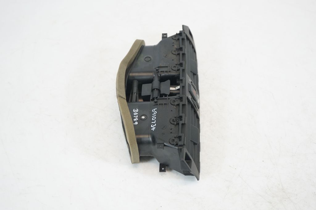 Dash center air vent grill (4)