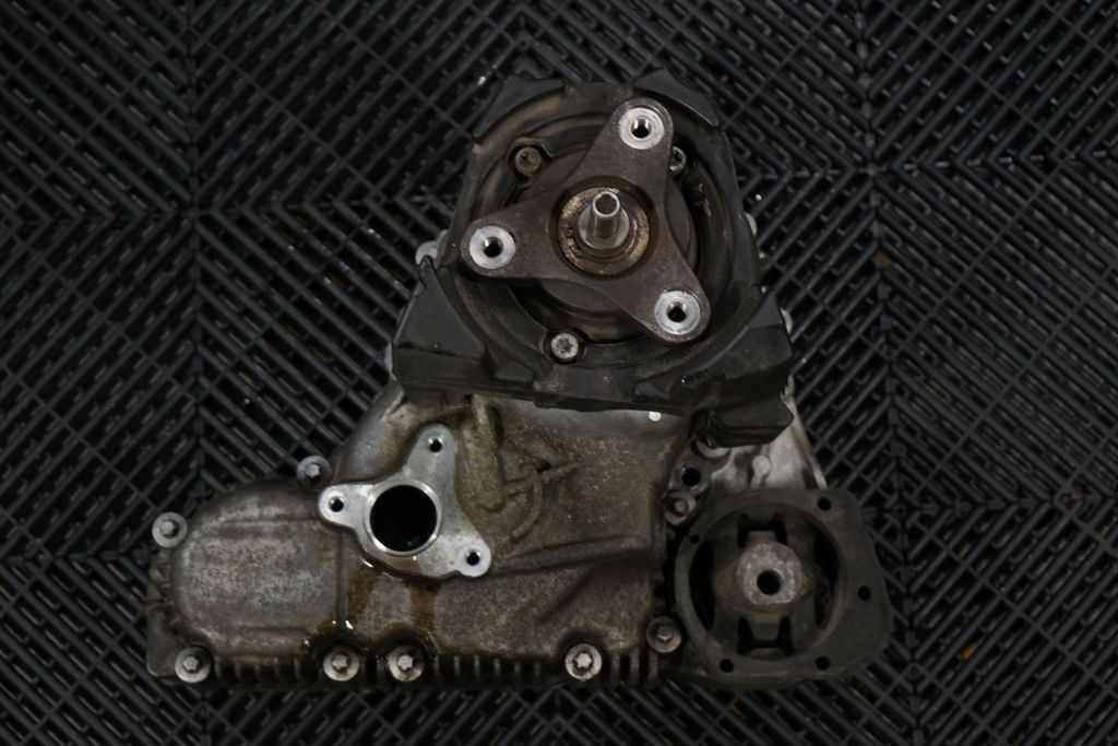 Gearbox transfer box case (7)