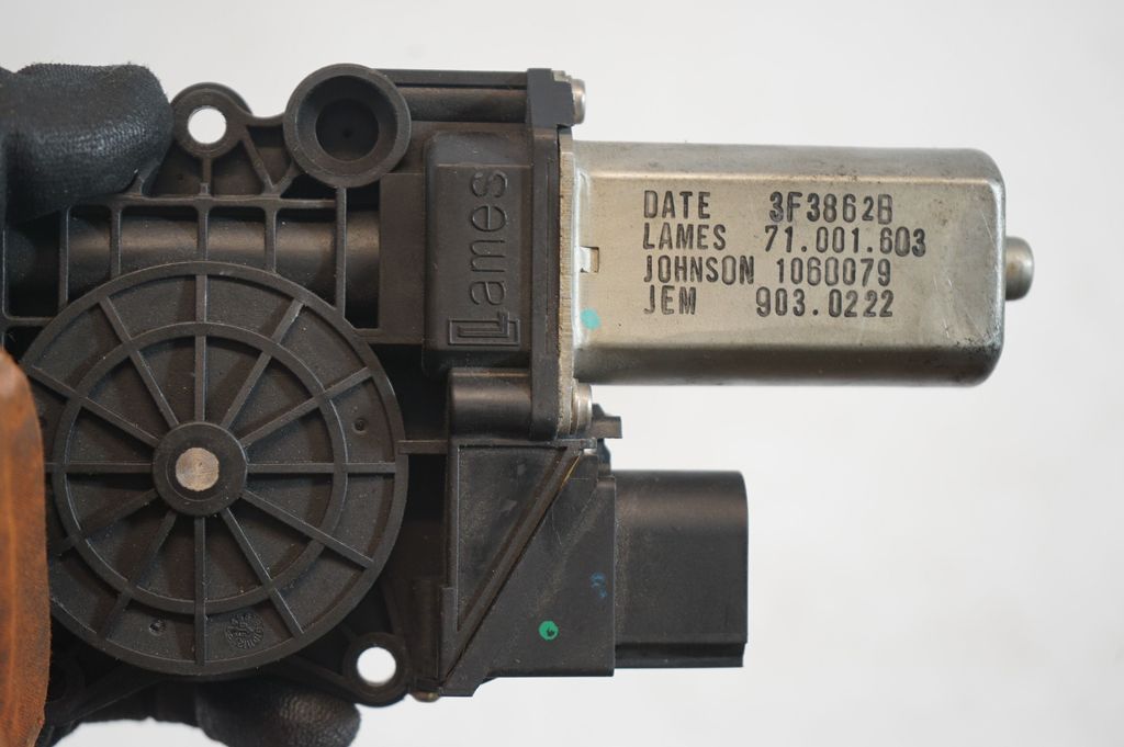 Rear door window regulator with motor (6)