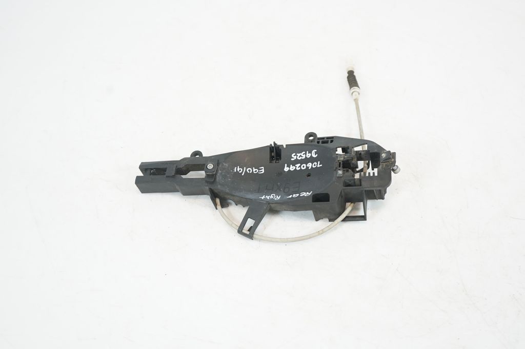 Rear door exterior handle/bracket (3)