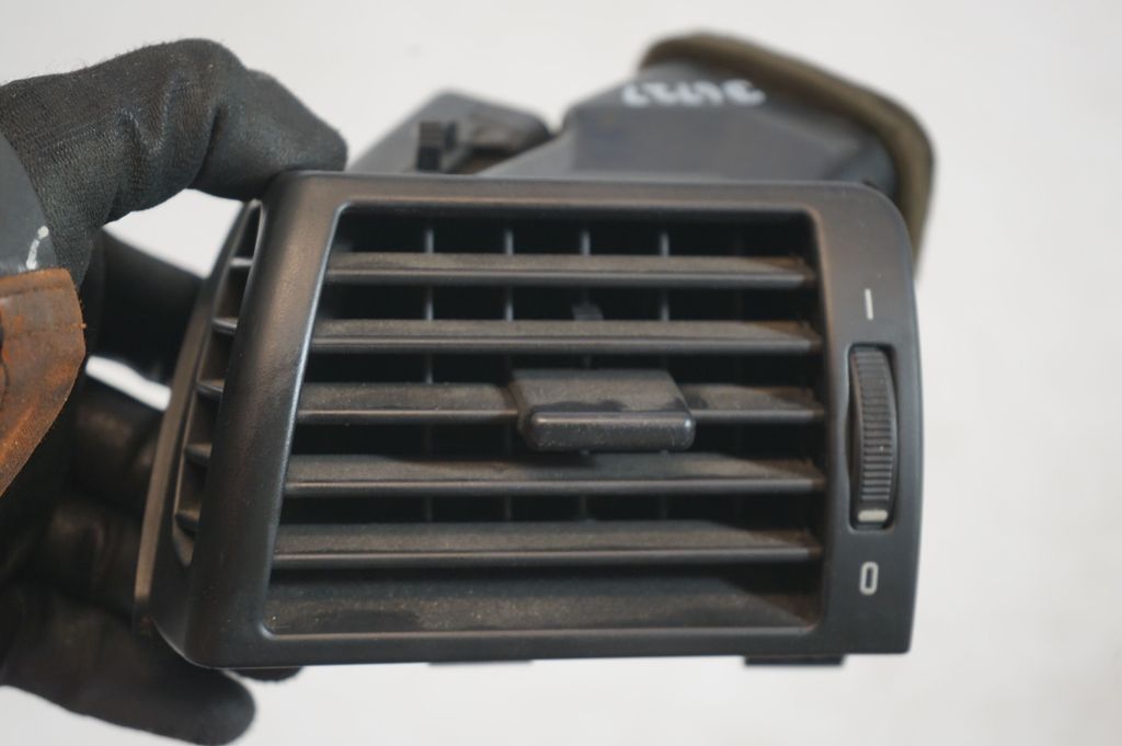 Dashboard side air vent grill/cover trim (7)