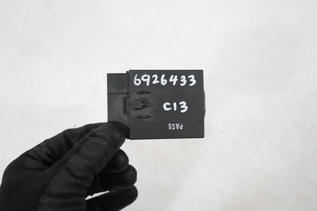 Seat control module (8)