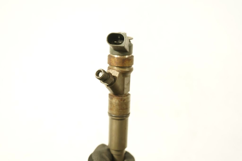 Fuel injector (6)