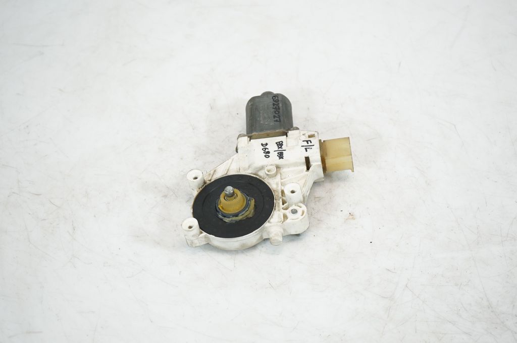 Front door window regulator with motor (2)