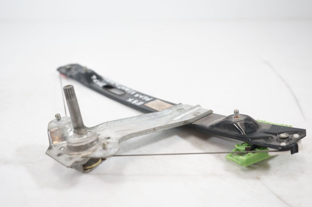 Rear door window regulator with motor (5)