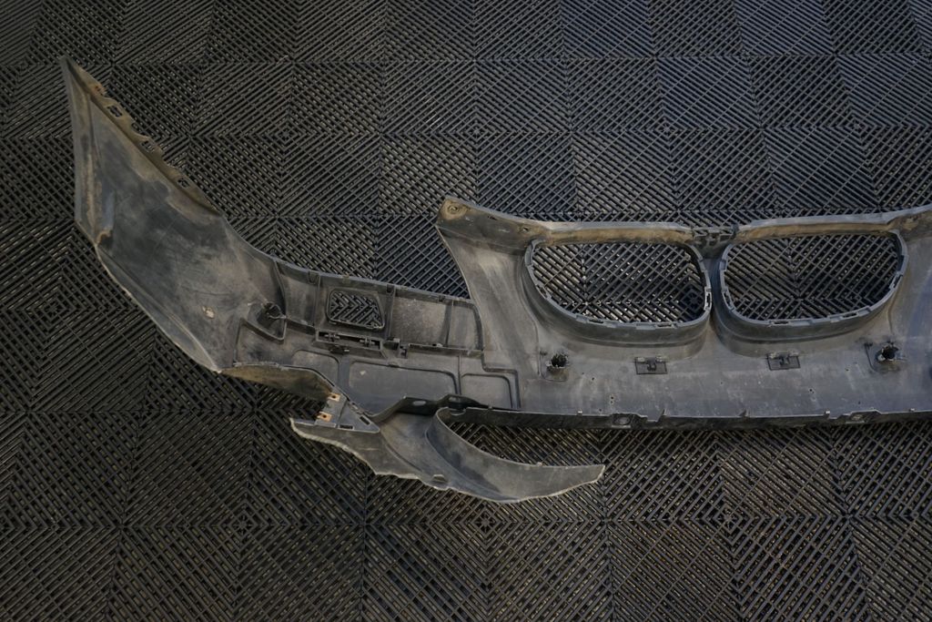 Front bumper (4)