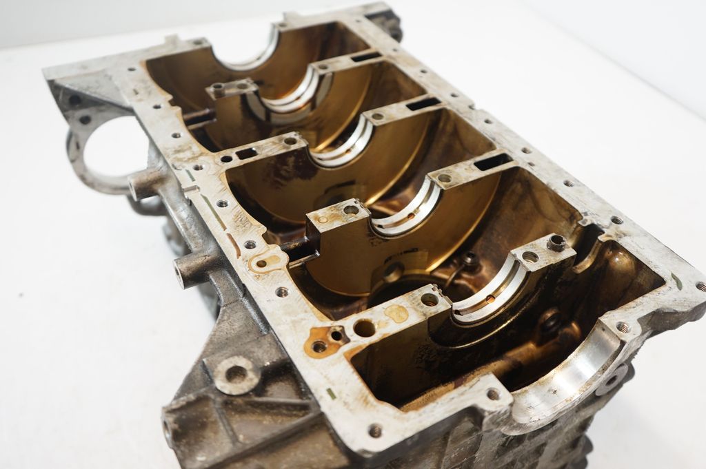 Engine block (11)