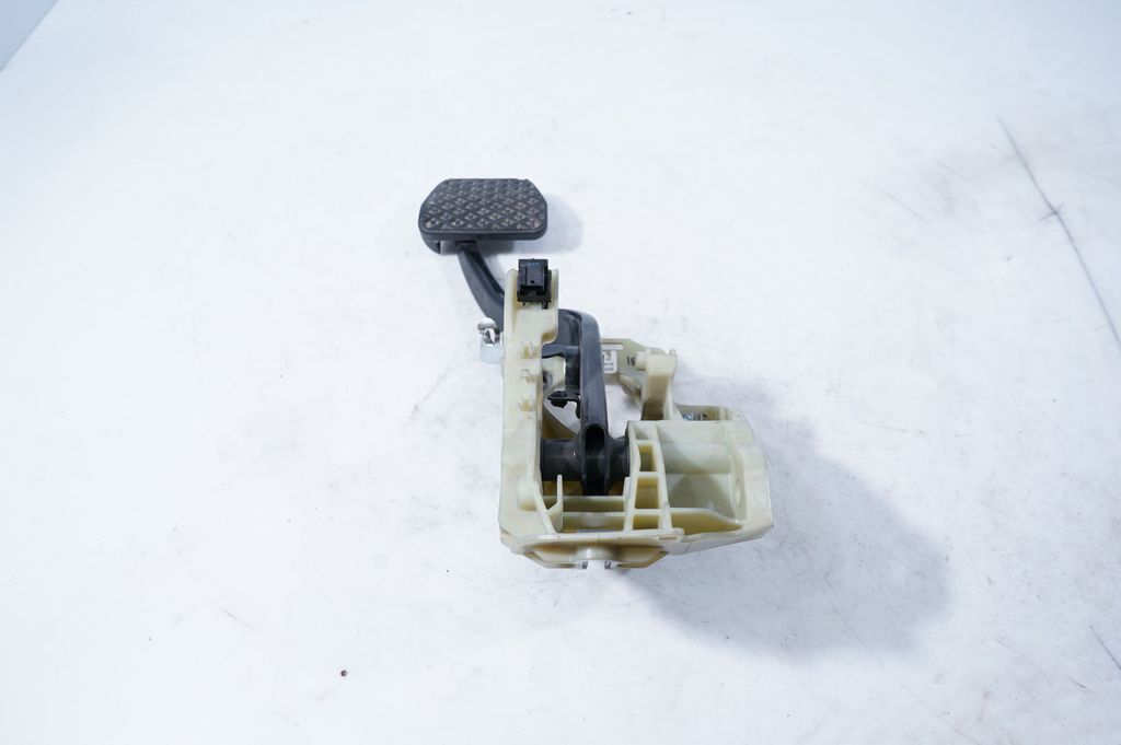 Brake pedal (2)