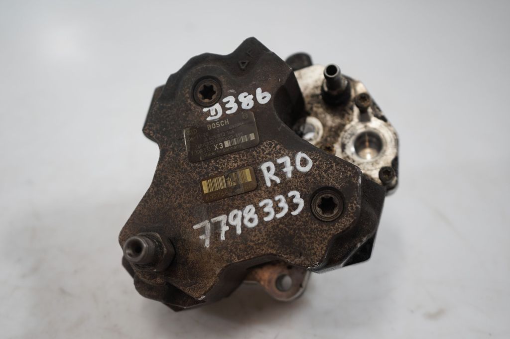 Fuel injection high pressure pump (10)